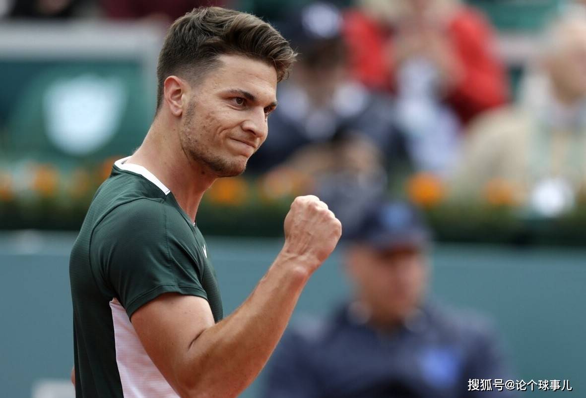 包含赛后德甲传出新动向，勒沃库森状态回暖，管理层表态——态度坚定，资深球员宣示担当的词条